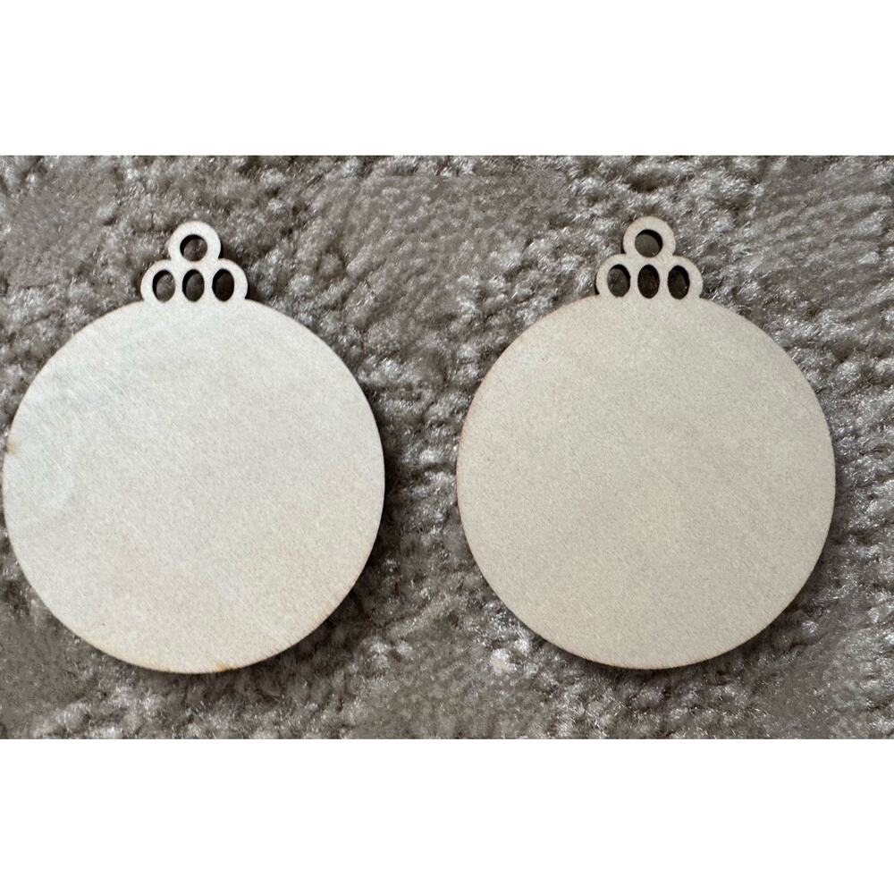 Everyday Fashion Holiday Ornaments Made Out Of Wood 4”x 4” Brand New Set Of 2 - Picture 4 of 4